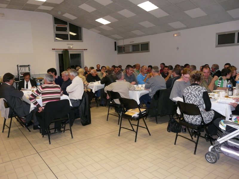 Une soixantaine d\'adhérents ont partagé le repas et la soirée avec les invités