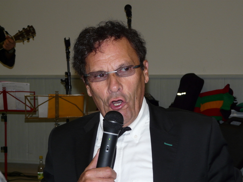 De la musique et Roland ne lache plus le micro !